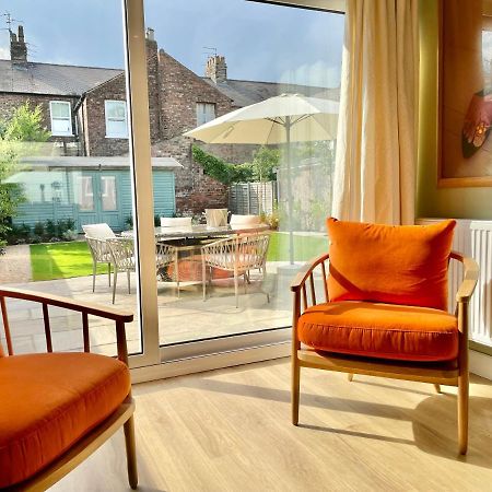 Central Townhouse With Free Off Road Parking And Garden York Exterior foto