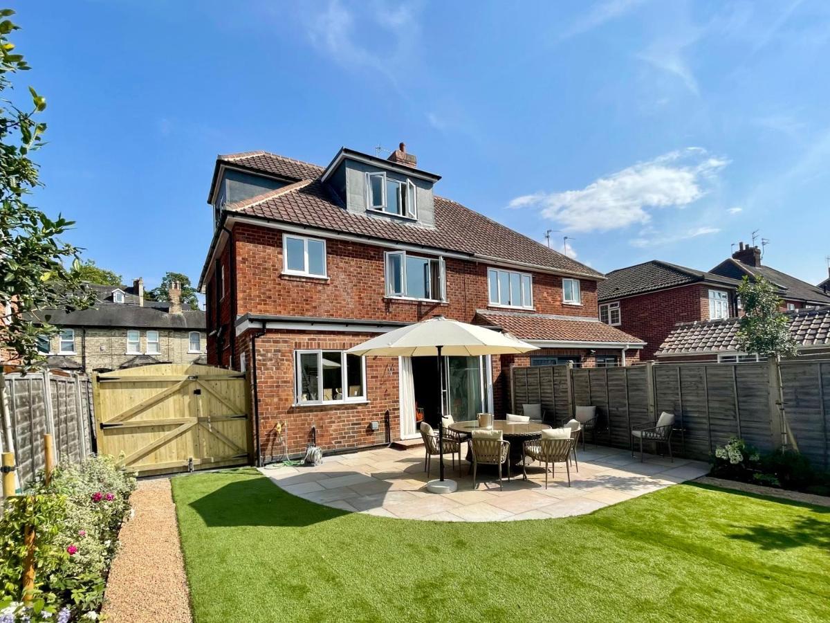 Central Townhouse With Free Off Road Parking And Garden York Exterior foto